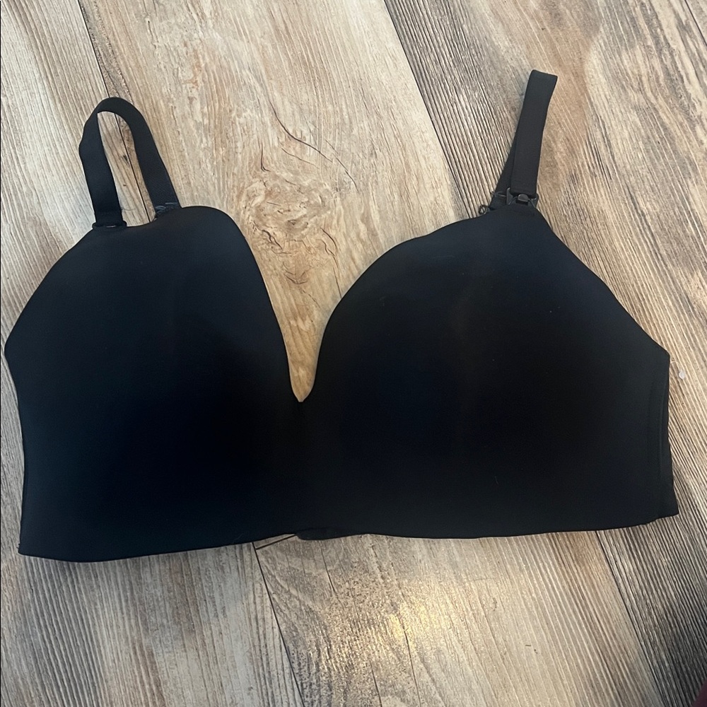 Black wireless maternity bra